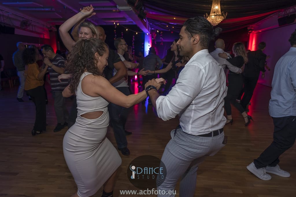 dansa salsa