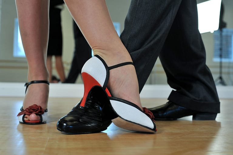 Find the perfect dance shoes with iDance